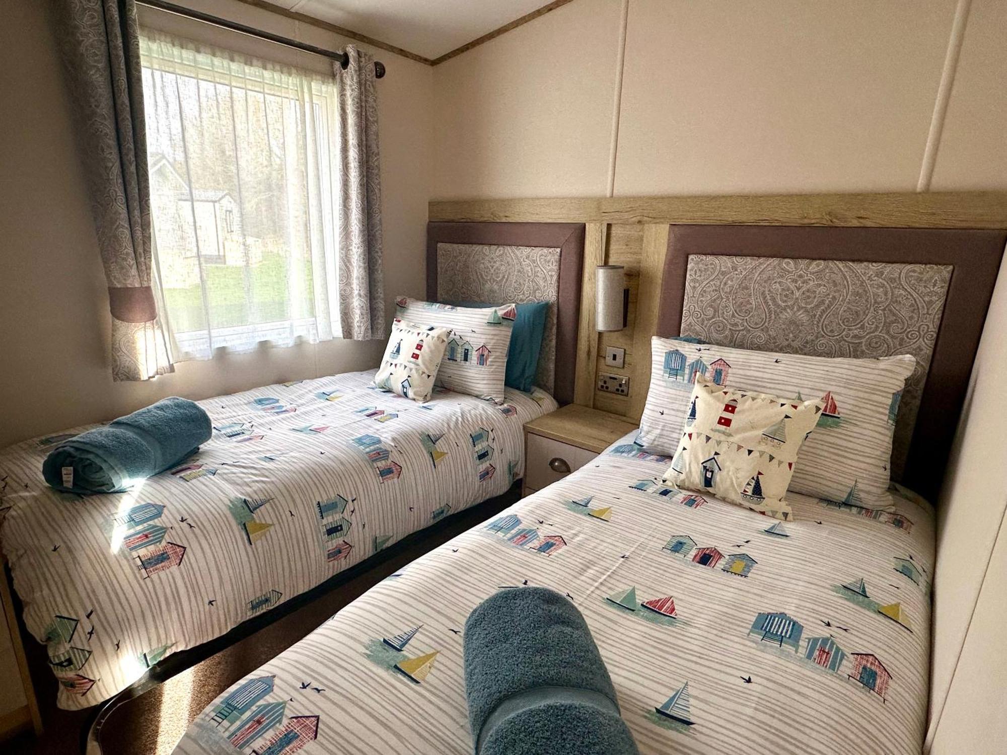 The Boat House, Hot Tub Lodge Южен Сърни Екстериор снимка